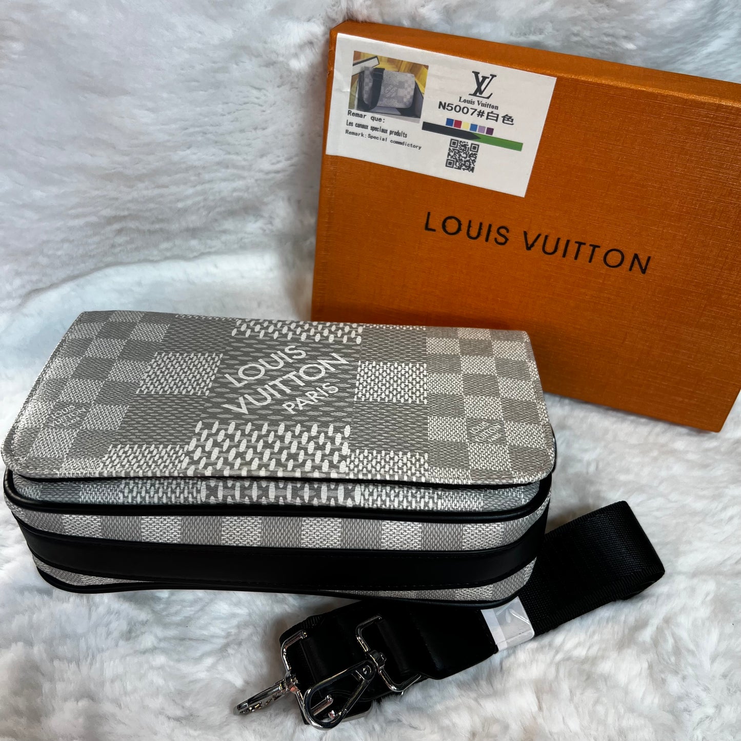 SACOUCHE Louis Vuitton avec boîte