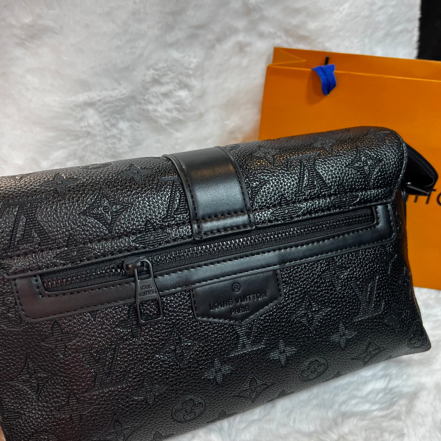 Sacouche Louis Vuitton one BY one