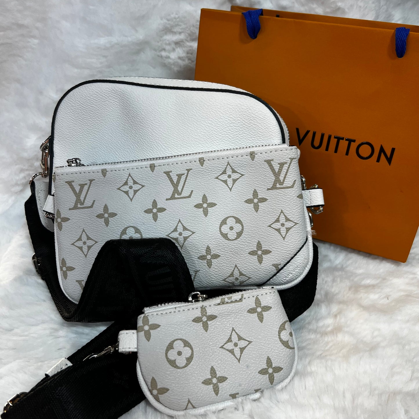 SACOUCHE LOUIS VUITTON SUPER GOOD