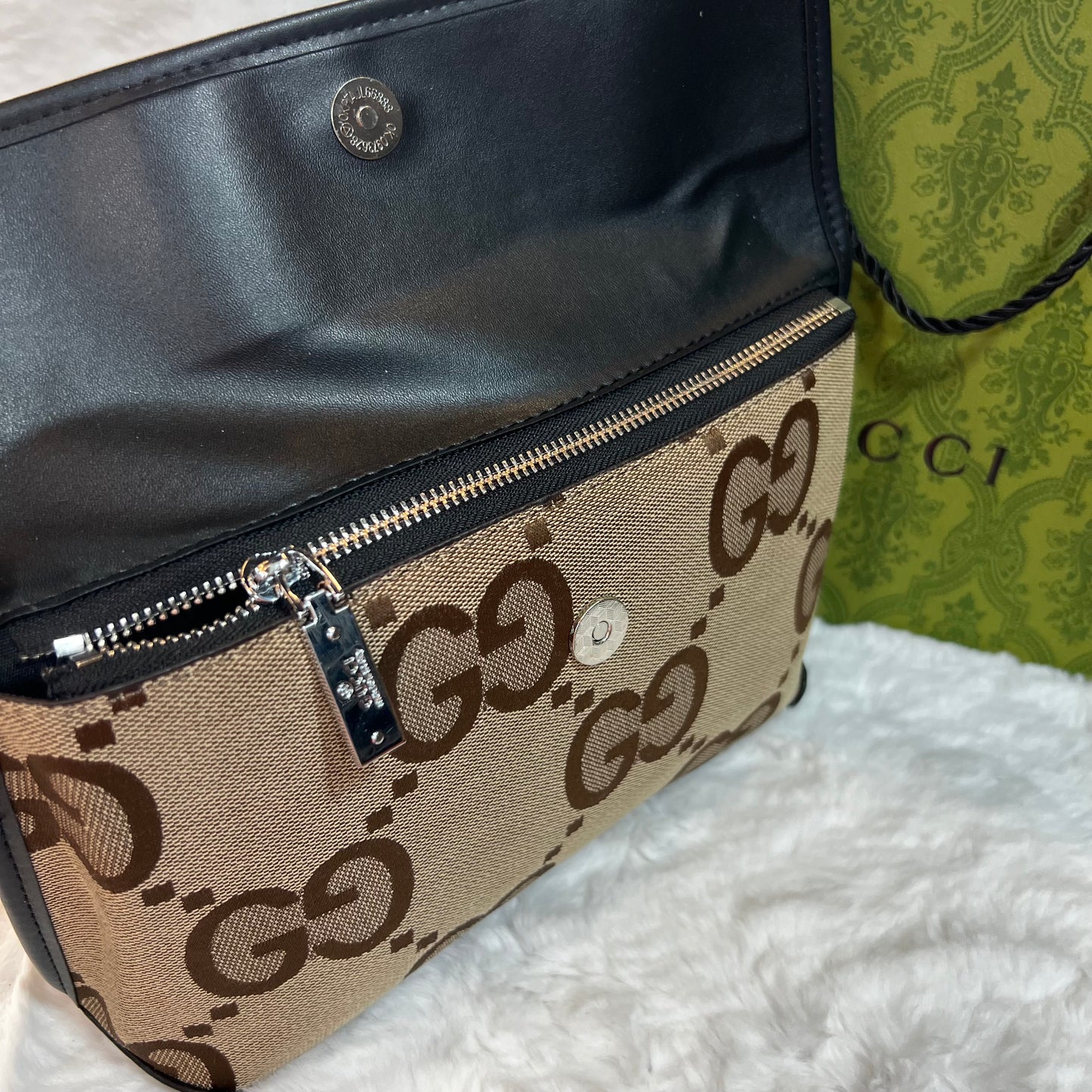 Sacouche GUCCI avec boîte one by one