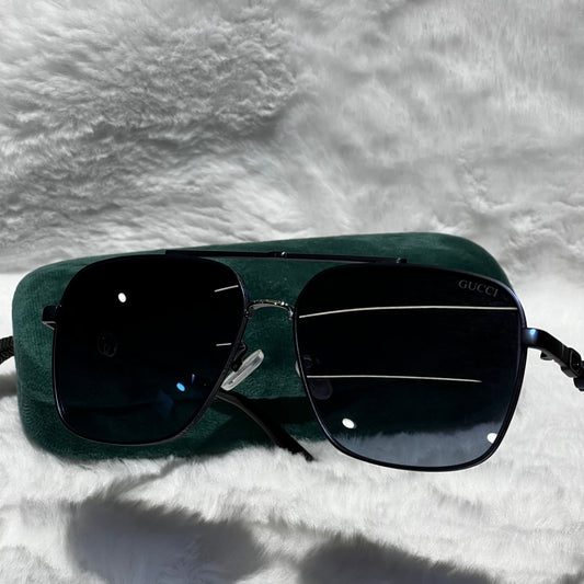 Lunette GUCCI AVEC LA BOÎTE ET SAC SHOPPING