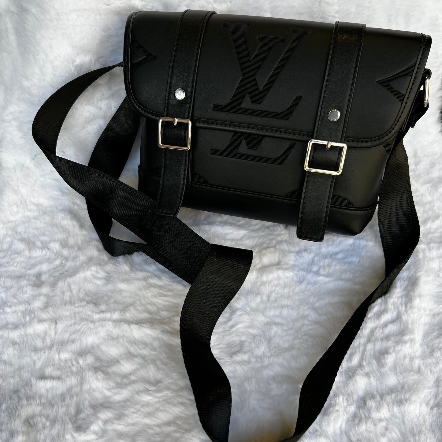 SACOUCHE LOUIS VUITTON AVEC BOÎTE