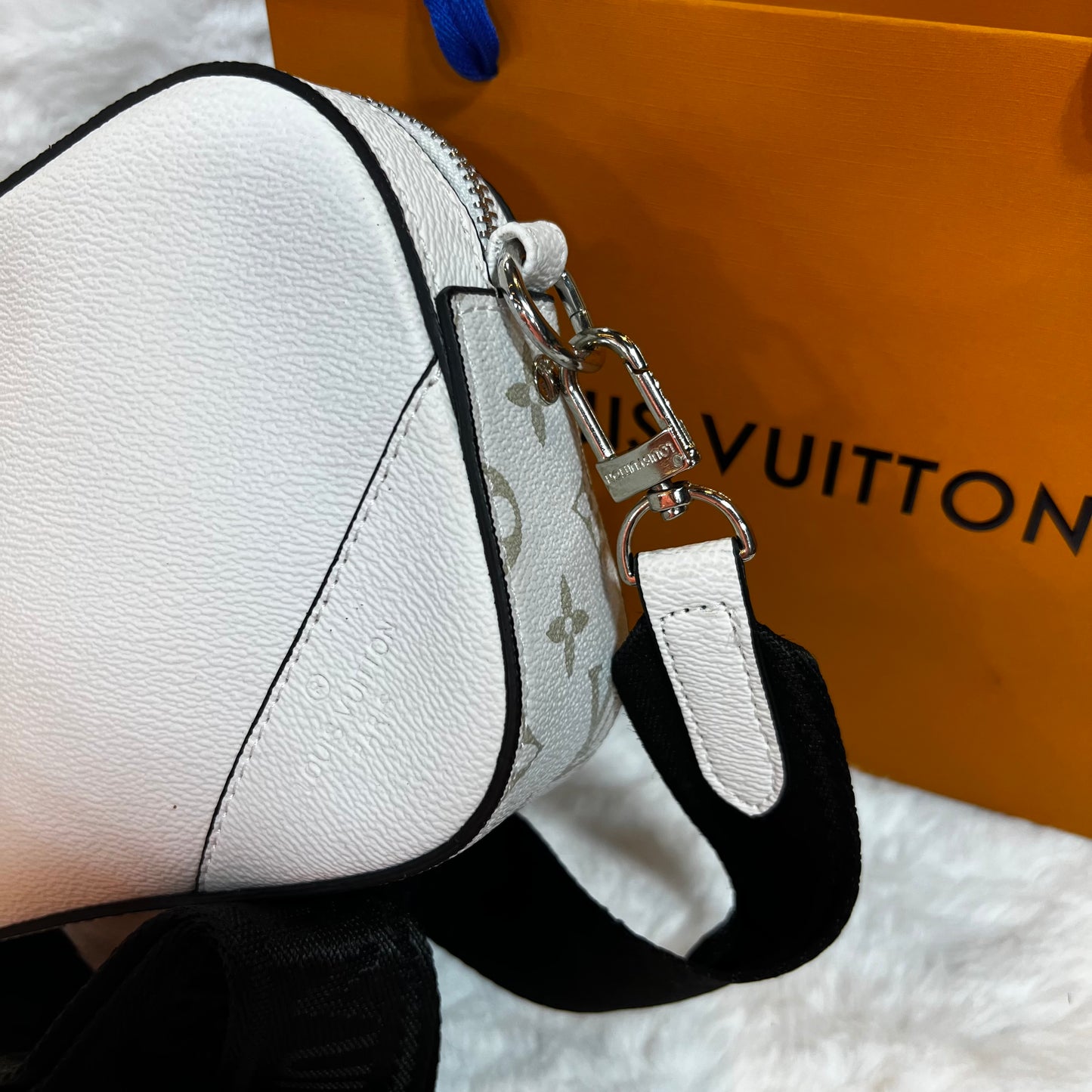 SACOUCHE LOUIS VUITTON SUPER GOOD