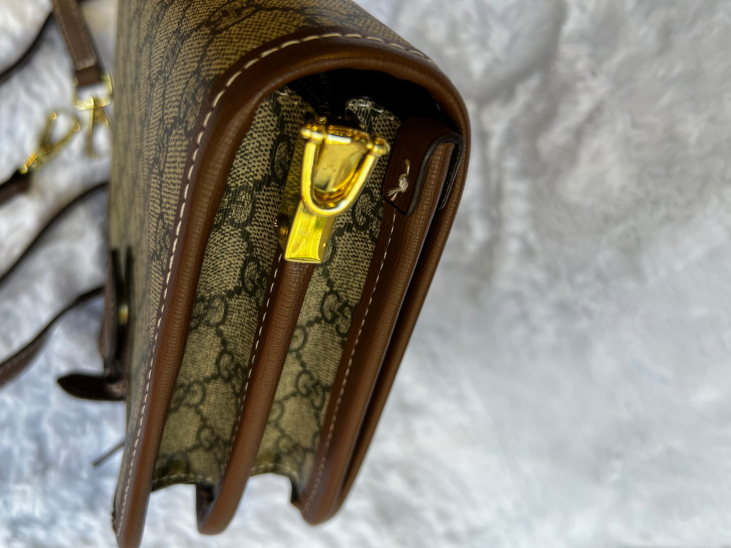 Sacouche GUCCI super good avec boîte