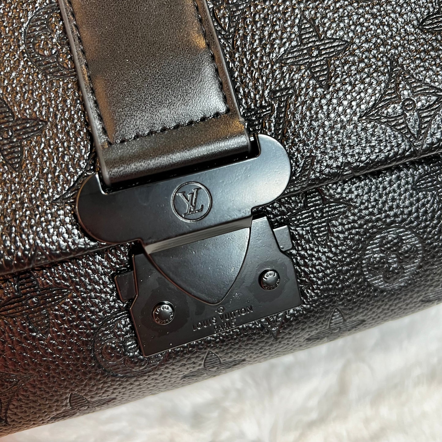 Sacouche Louis Vuitton one BY one