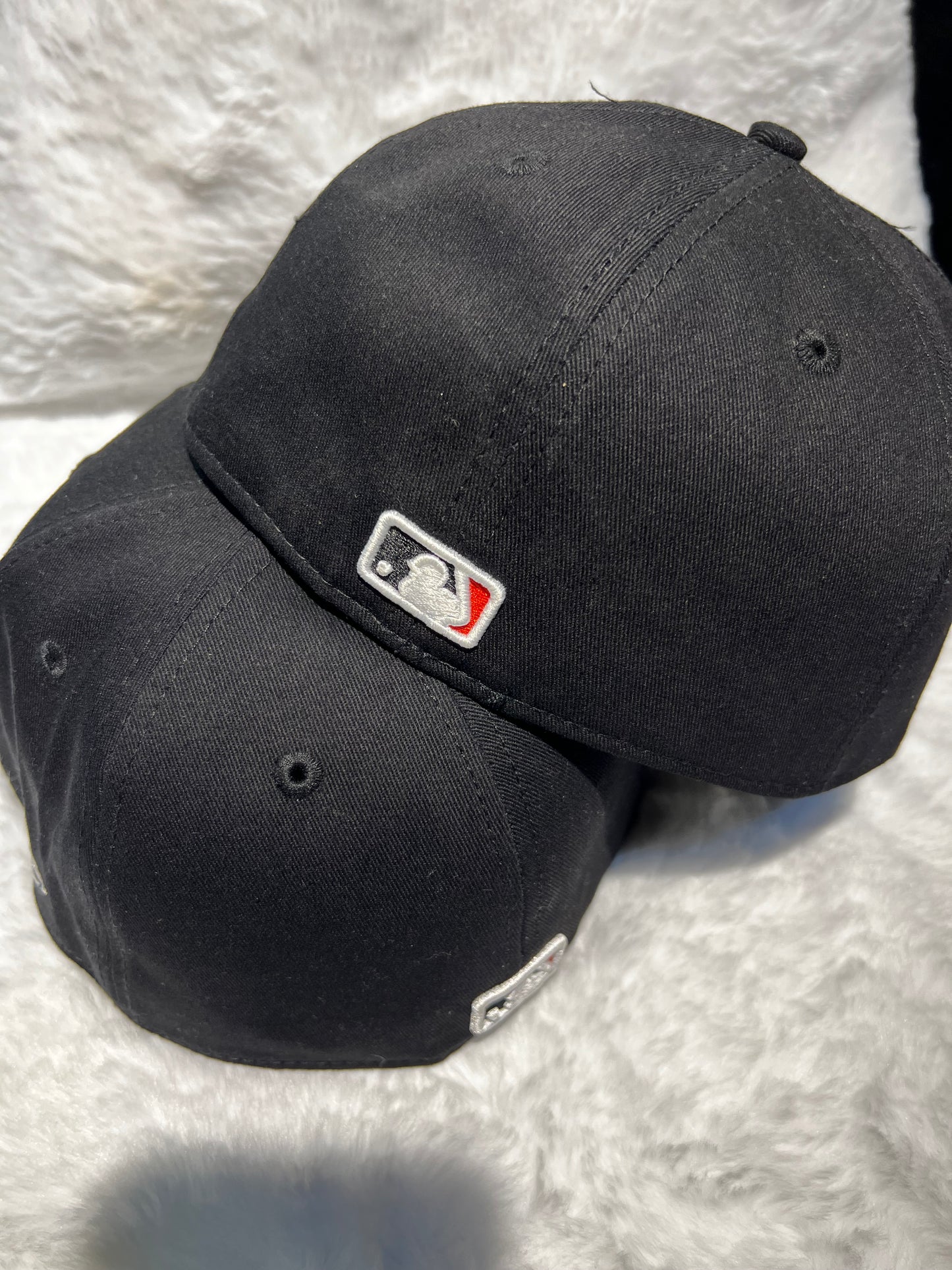 Casquette plate fermée
