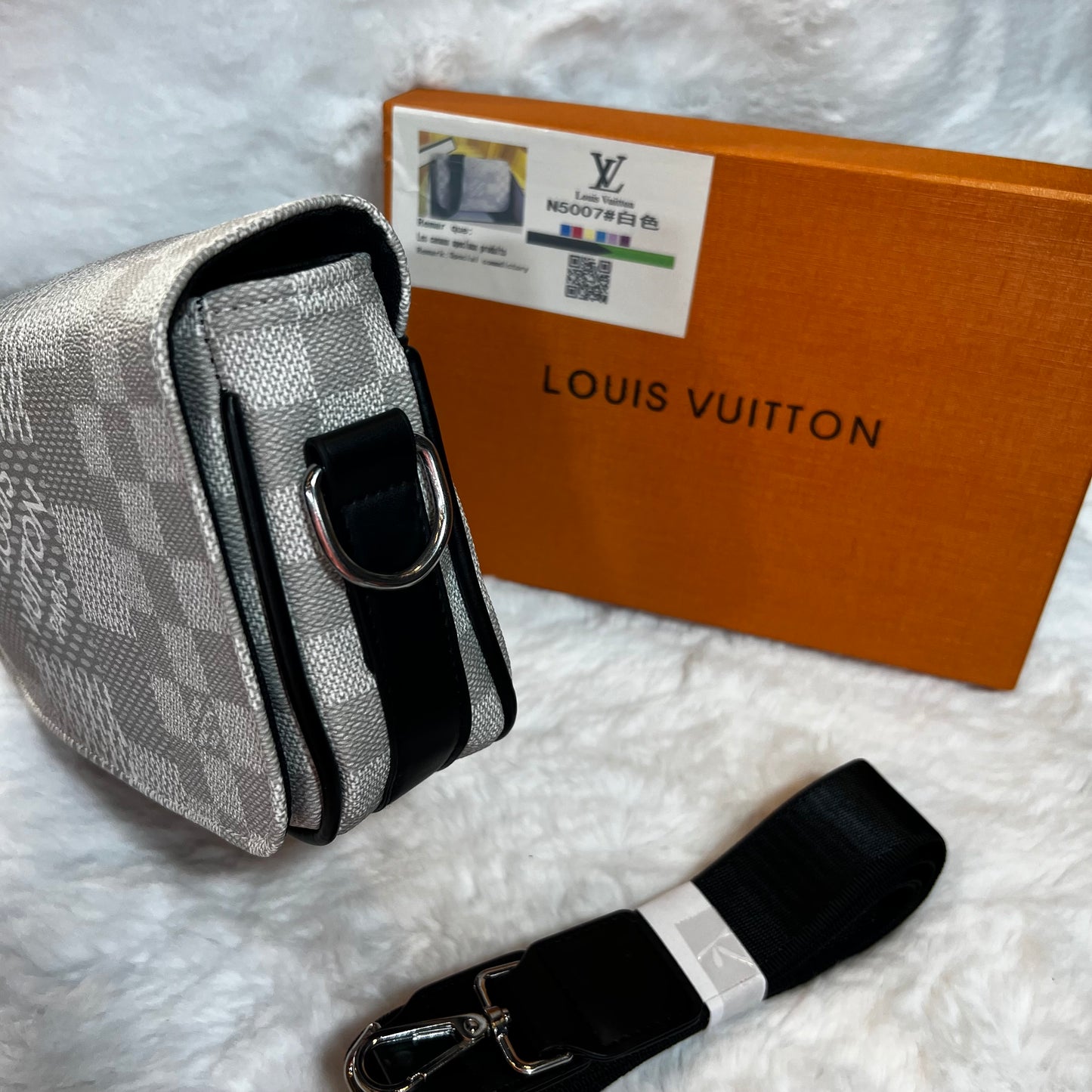 SACOUCHE Louis Vuitton avec boîte